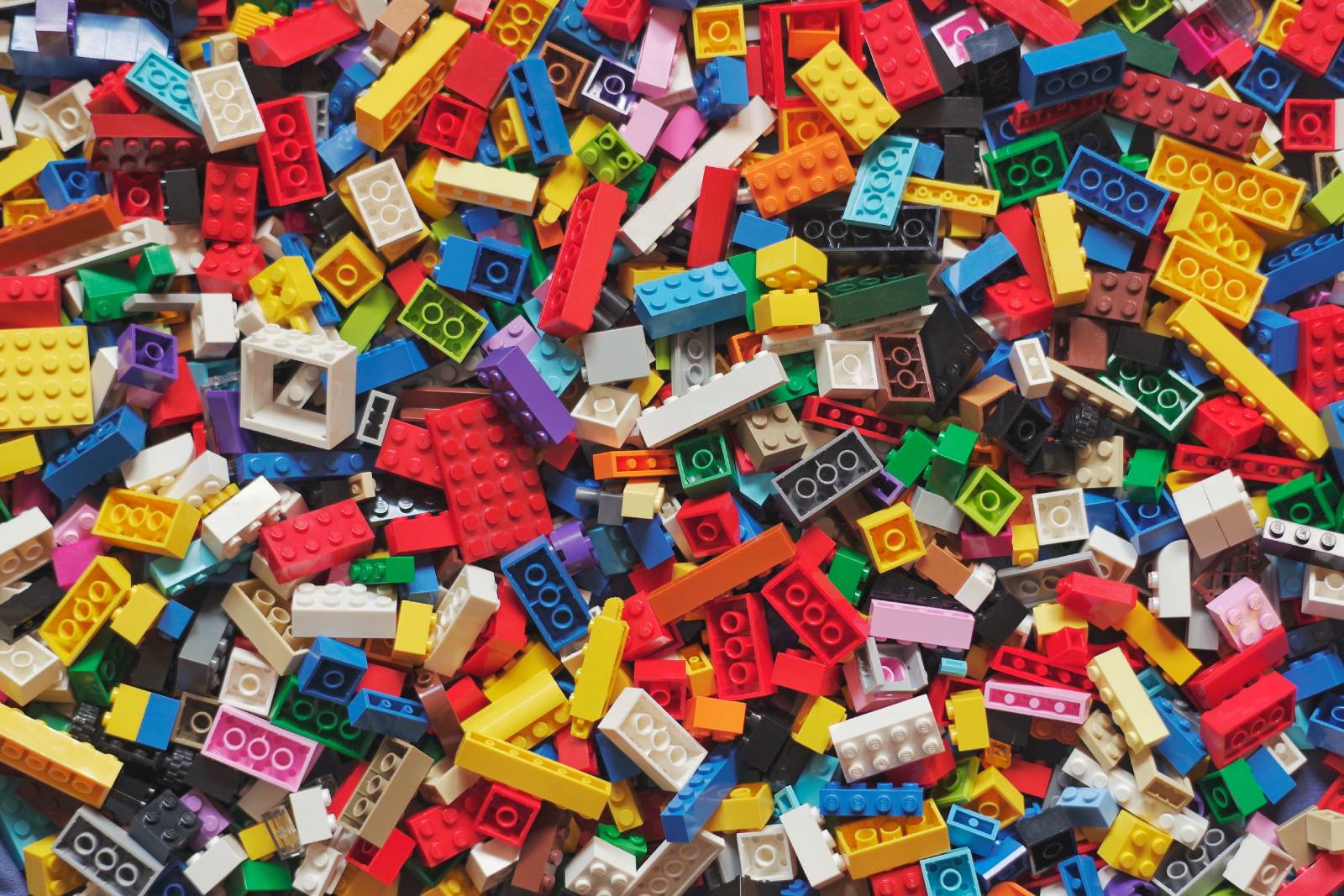 Assorted lego in a bin.